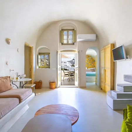 Rhenia's Hotel Oia