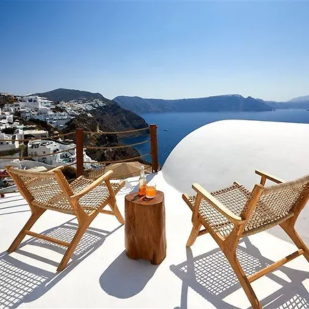 Rhenia's Oia (Santorini)