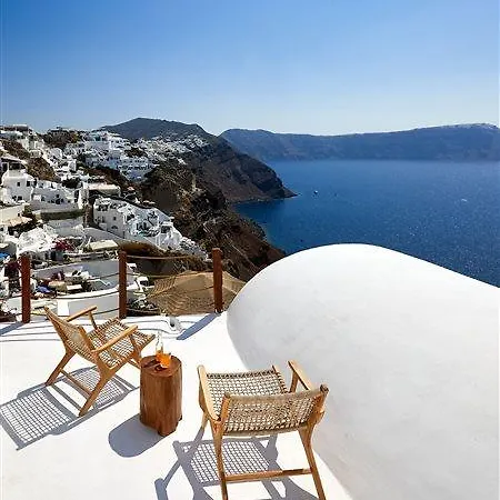 Rhenia's 4* Oia (Santorini)