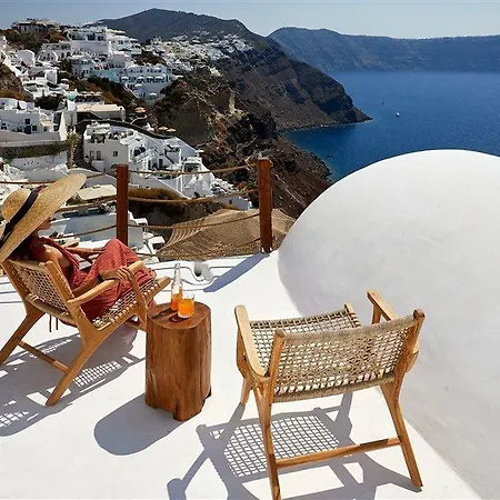 Rhenia's Hotel Oia (Santorini)