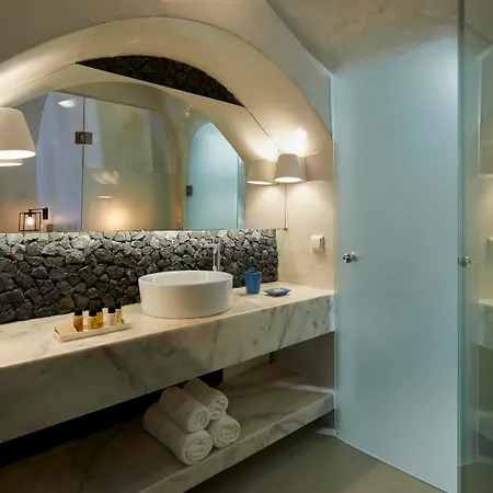 Hotel Rhenia's Oia (Santorini)