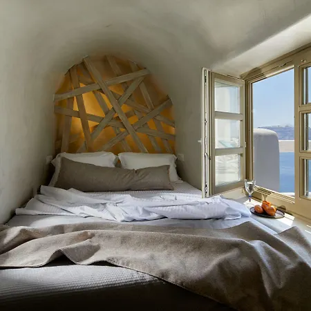 Hotel Rhenia's Oia (Santorini)