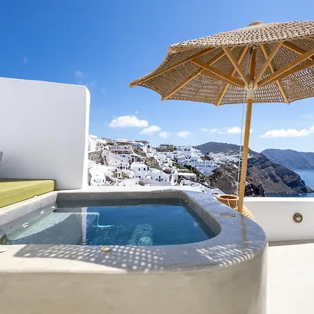 Rhenia's 4* Oia (Santorini)