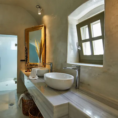 Rhenia's Hotel 4*
