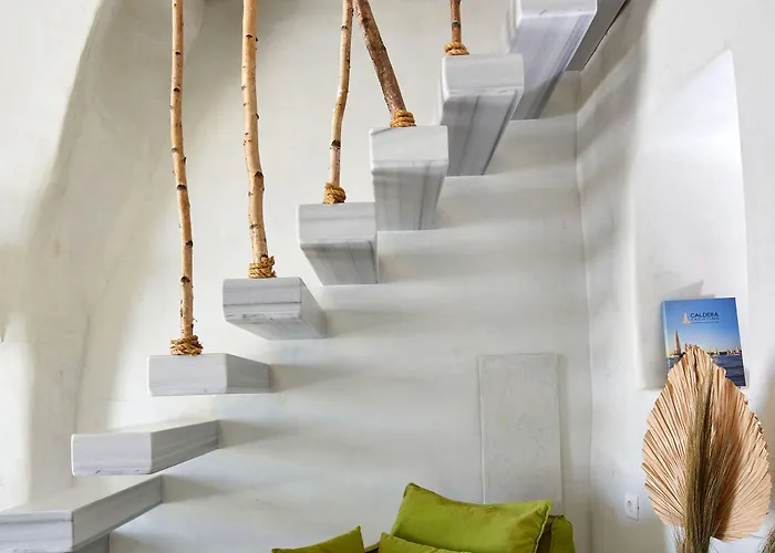 Rhenia's فندق 4*