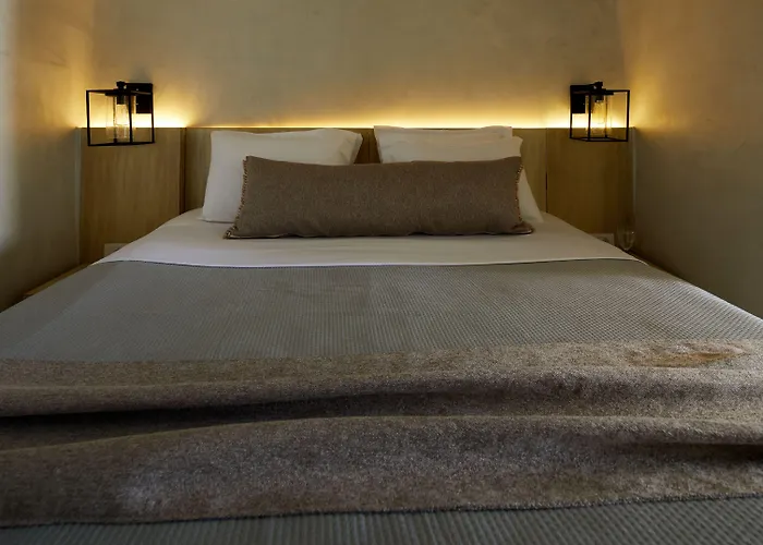 فندق Rhenia's 4*