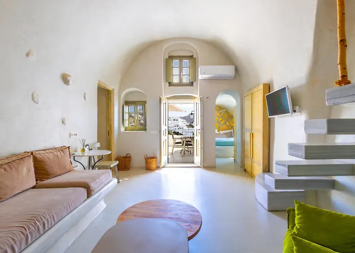 Rhenia's فندق أويا